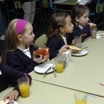 Dejar a los ni�os elegir su propia comida, la mejor opci�n para evitar el sobrepeso infantil
