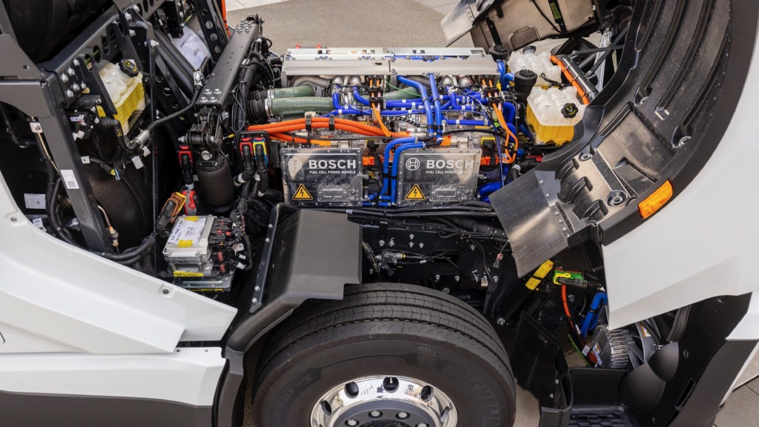 This is the new massive hydrogen engine: 3-liter internal combustion ...