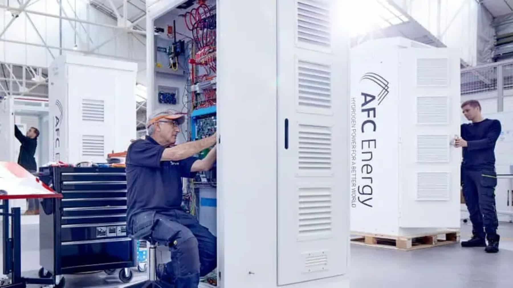 500 kg of hydrogen makes solar obsolete