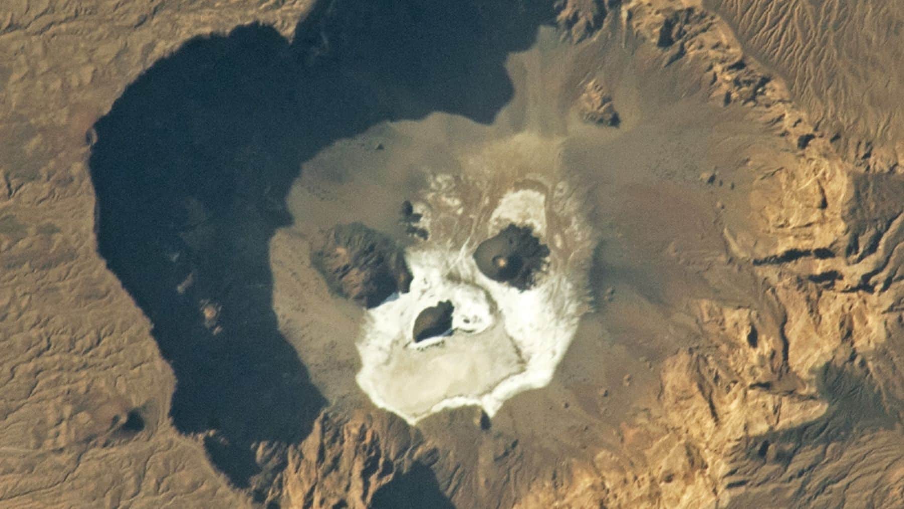 nasa spots white skull in desert