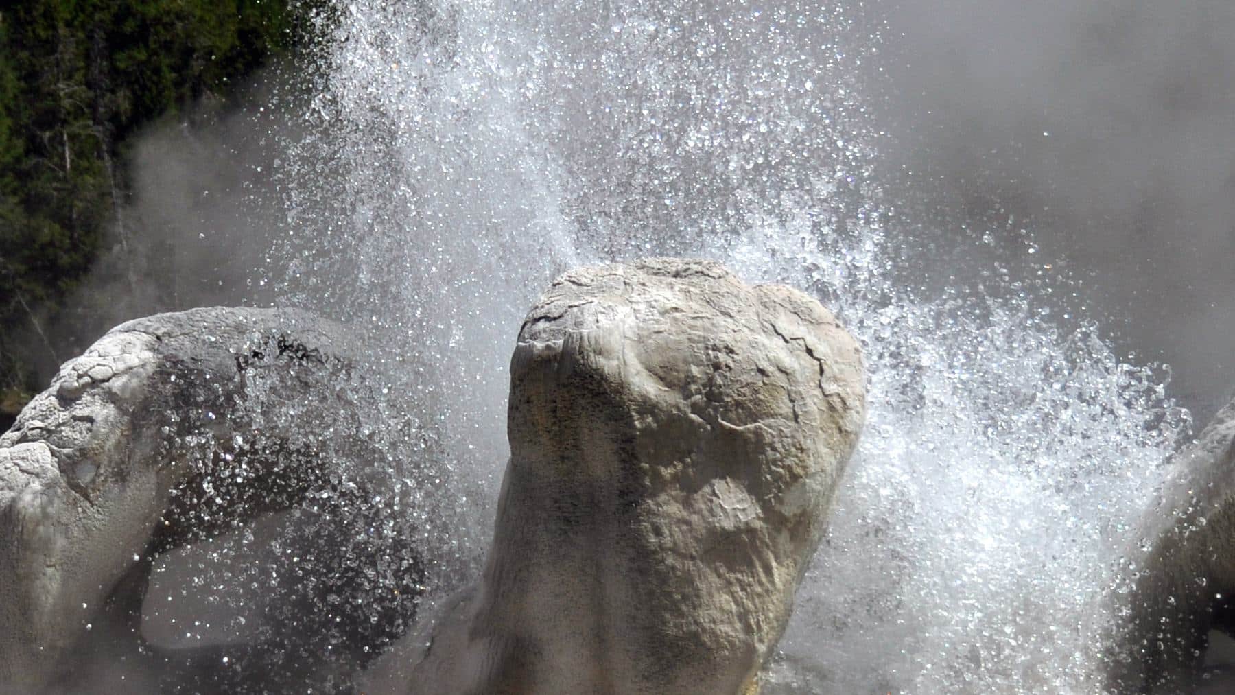 Grotto Geyser rock energy erupting