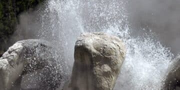 Grotto Geyser rock energy erupting