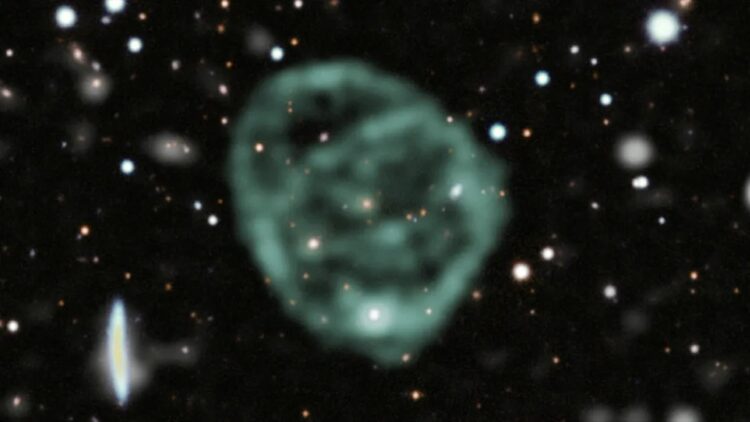 Echoing rings across 10 billion years — Double-loop radio circle puzzles astrophysicists 1 odd radio circles discovery