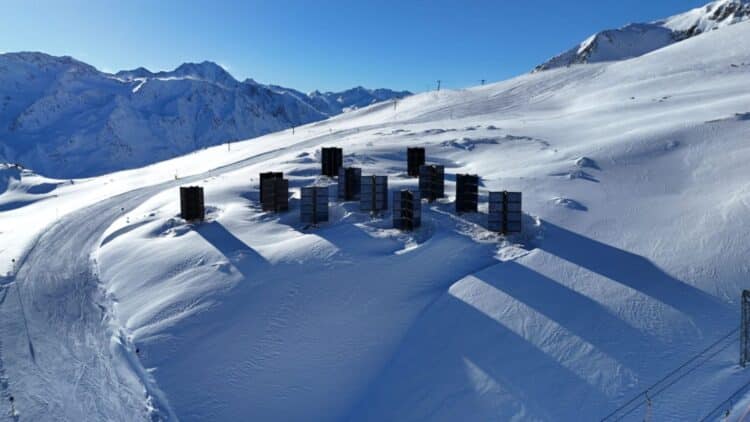 Switzerland plants solar panels in the Alps — Snow creates a strange, powerful effect 1 Switzerland solar panels Alps