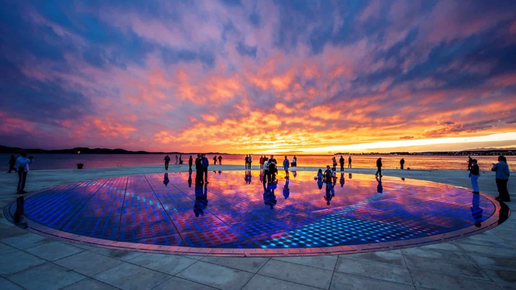 The 300 glasses destined to replace solar panels