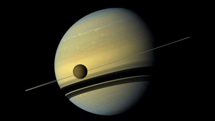 Saturn's rings vanish