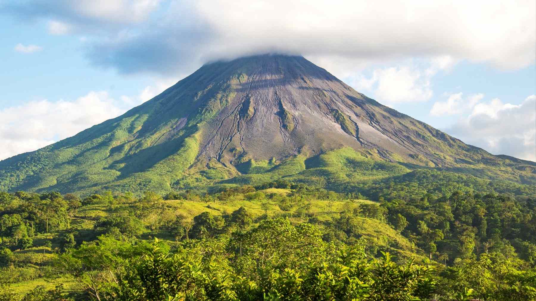 Scientists have detected that the summit of a volcano in Iran is rising as if it were swollen ground… and no one knows yet how high it will reach