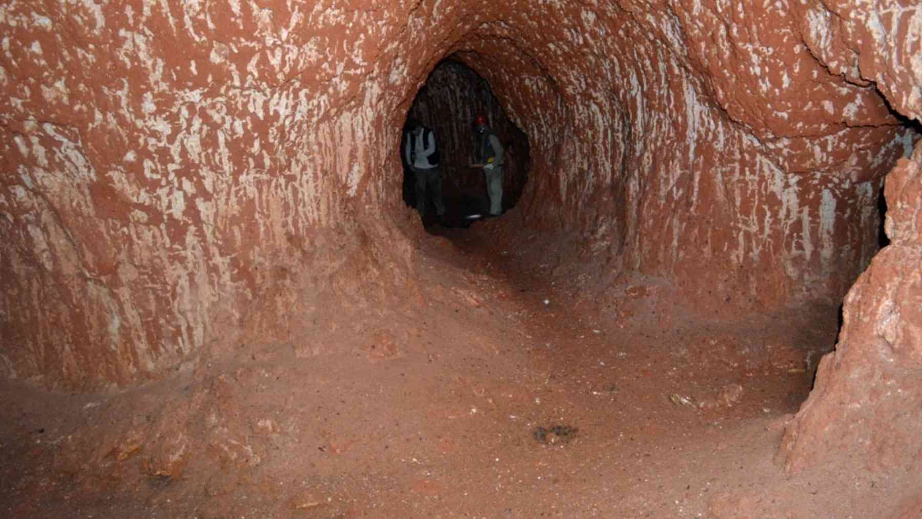 Scientists are baffled: underground tunnels that defy any known geological explanation