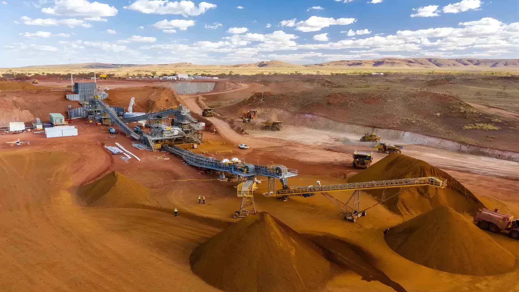 Open-pit iron ore mine in Australia’s Pilbara region, where geologists confirmed an estimated 55 billion tons of high-grade ore underground.