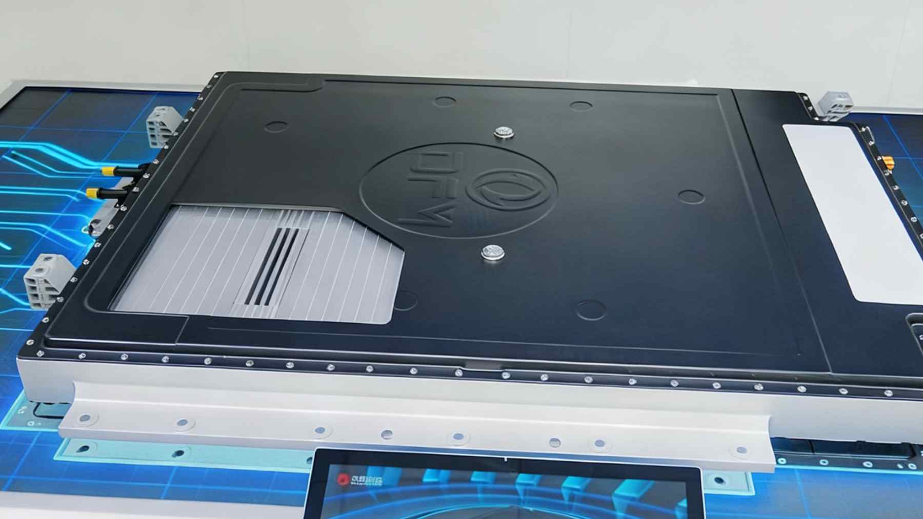 EV battery pack module on a test bench, illustrating Dongfeng’s 350 Wh/kg solid-state battery push for 2026.