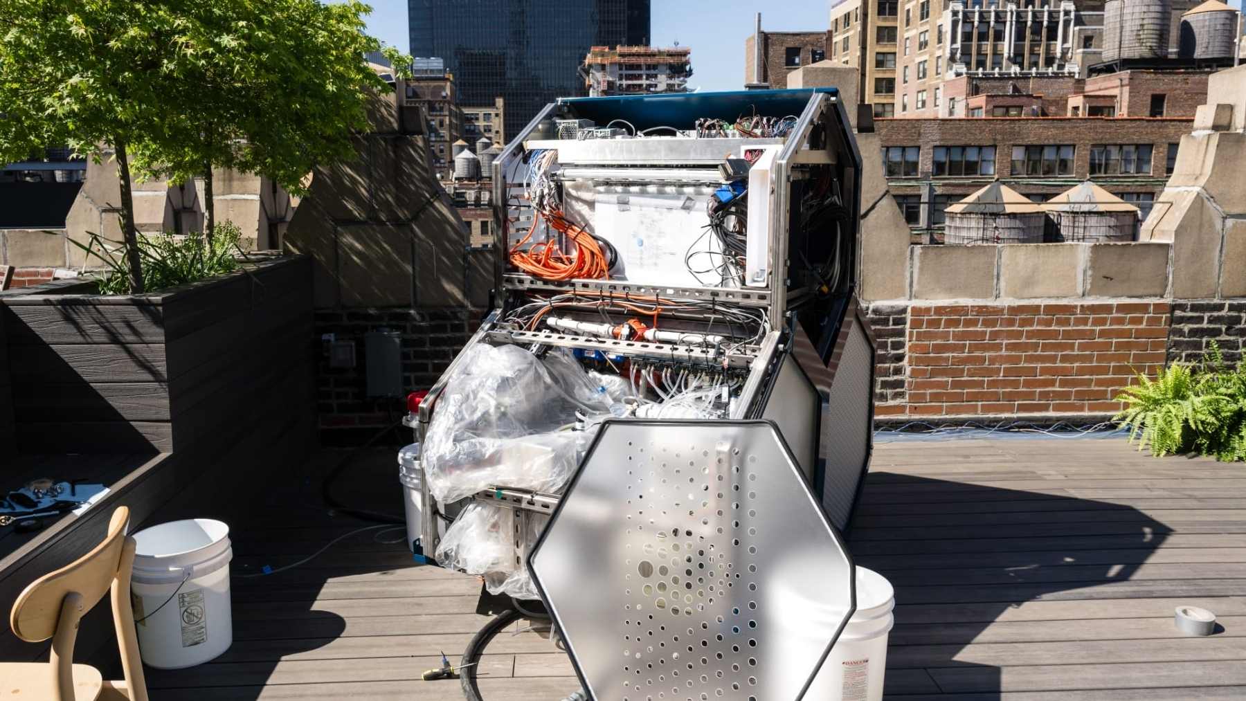 Aircela’s rooftop machine in Manhattan converting air into gasoline using direct air capture and renewable electricity.
