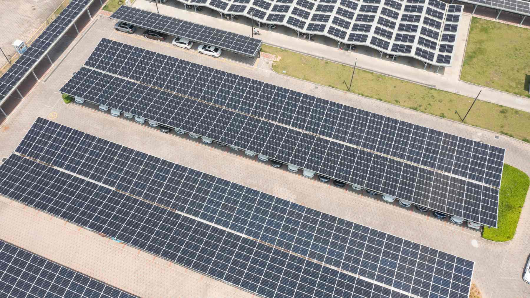 Aerial view of solar panel arrays at a solar installation, tied to research on integrated solar generation and energy storage.