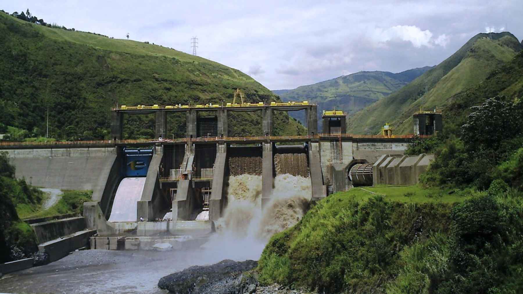 A hydroelectric dam in Ecuador releases water, as CELEC restores generation at Agoyán and San Francisco to bolster the power grid.