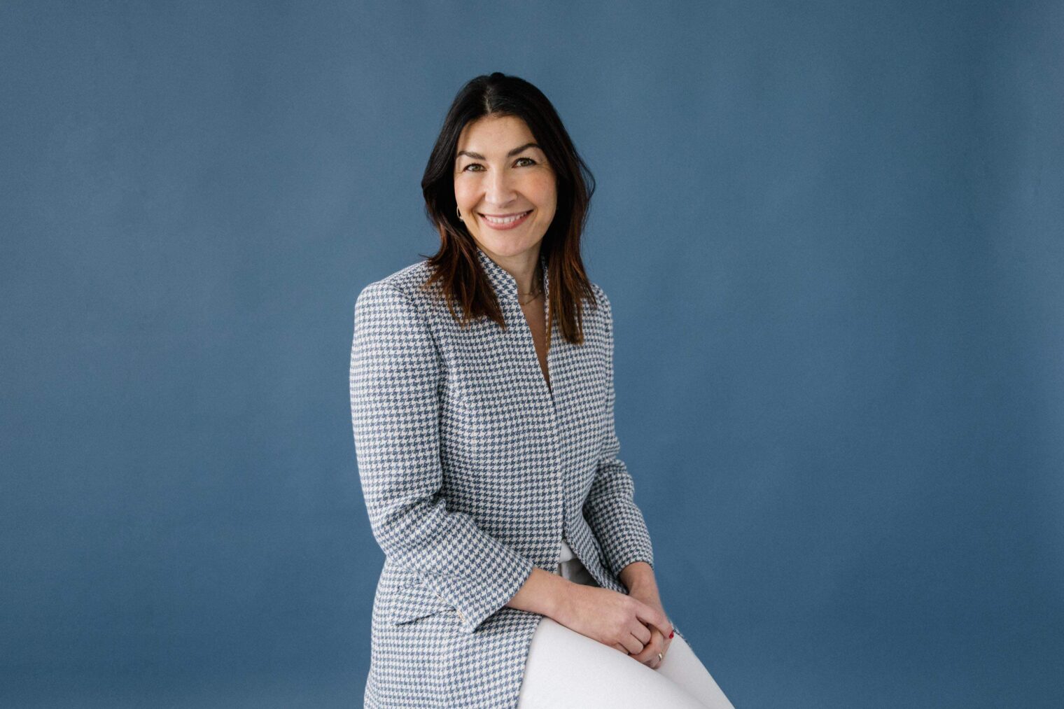 Sleep psychologist Nuria Roure, author of Por fin duermo, in a professional portrait