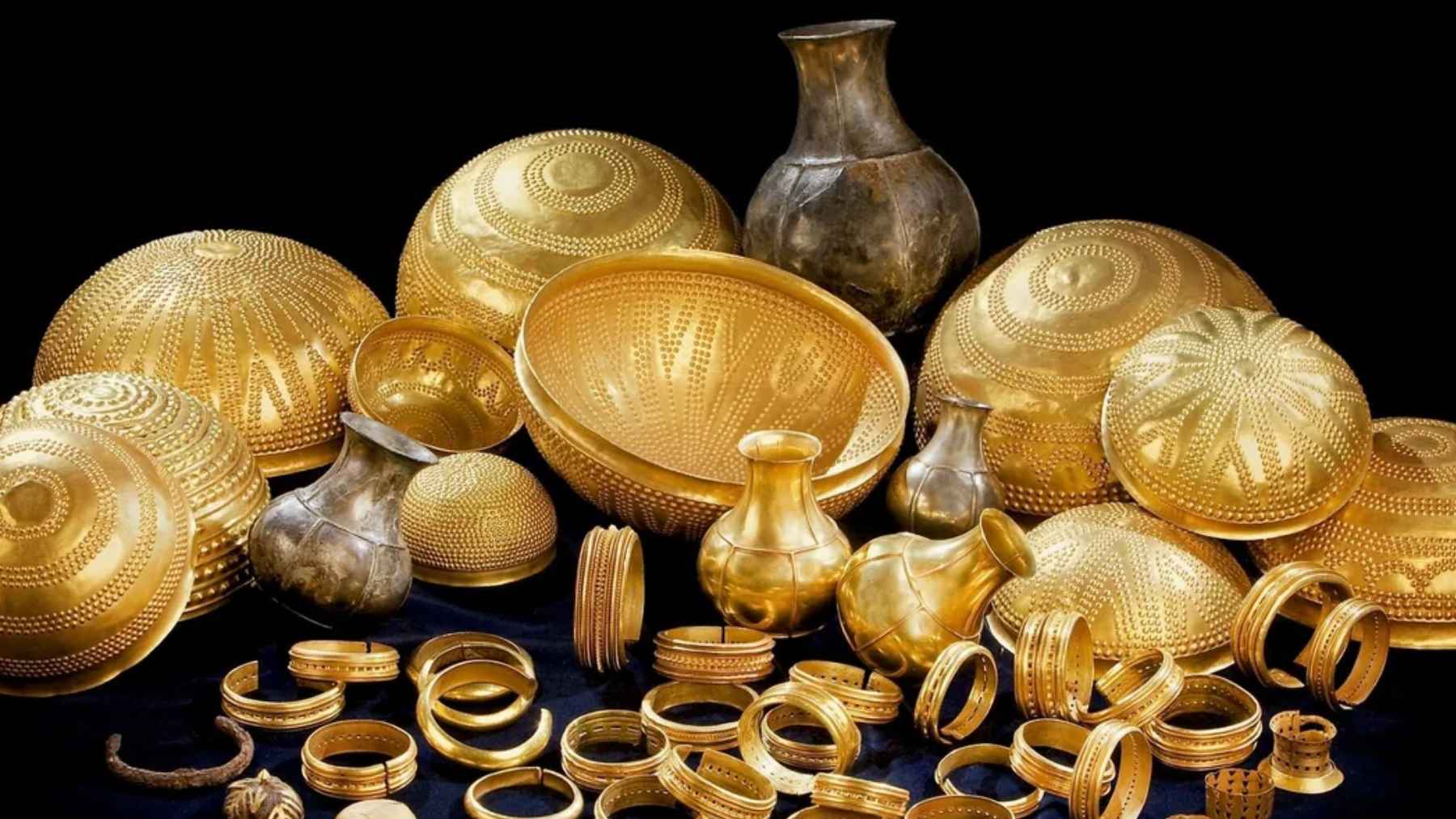 The Treasure of Villena, a 3,000 year old Bronze Age hoard from Spain containing meteorite iron artifacts
