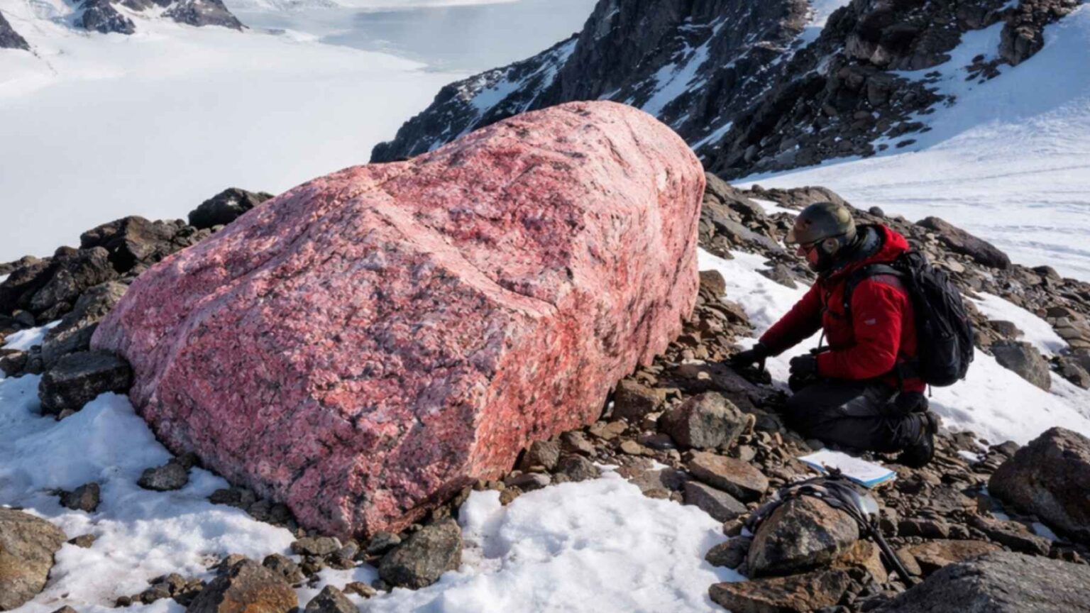 Antarctica Rocks The pink rocks of Antarctica reveal a gigantic secret structure hidden ...