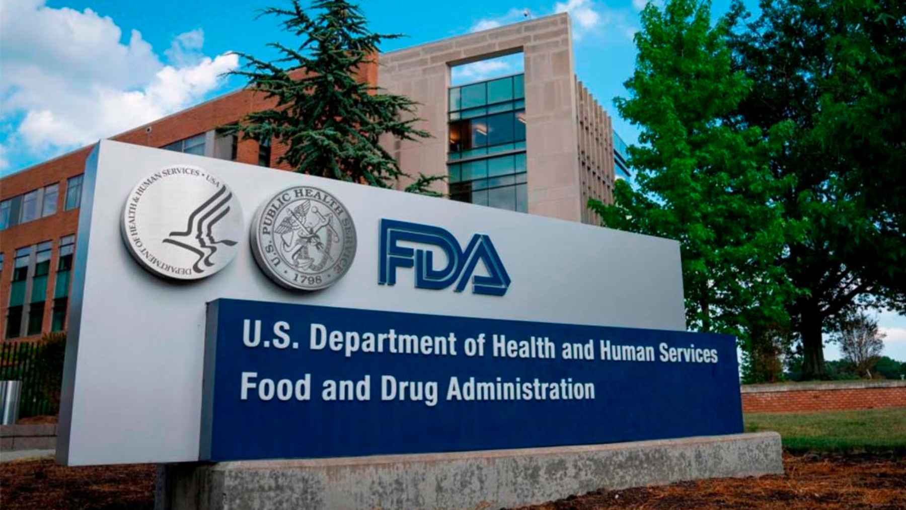 Food alert in the U.S. and Canada: thousands of boxes of frozen blueberries may be contaminated with dangerous substances 1 FDA headquarters sign in the United States linked to food safety alert and frozen blueberries recall