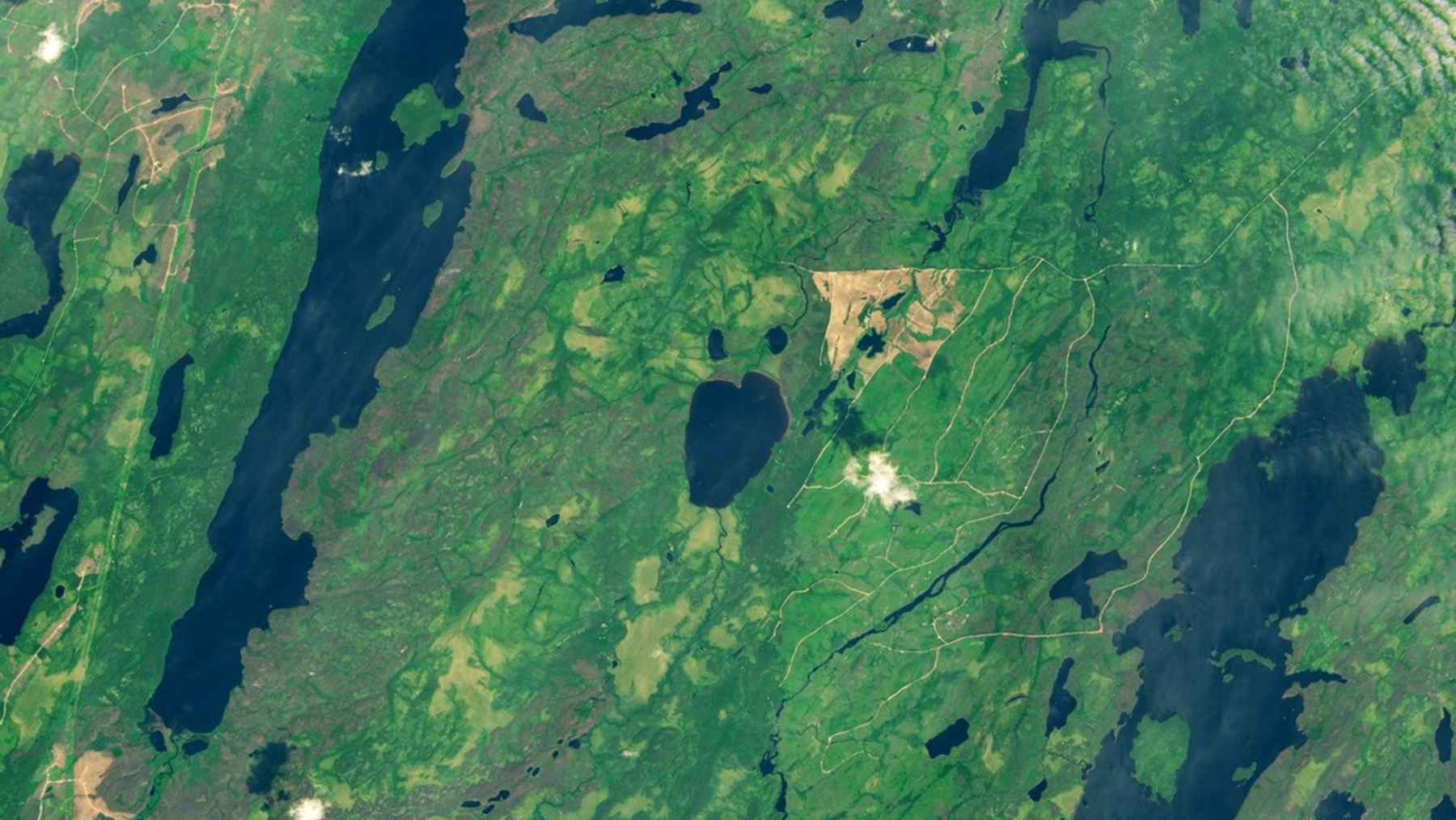 Satellite view of Lac Rouge and the surrounding landscape in northern Quebec before the lake’s sudden drainage event