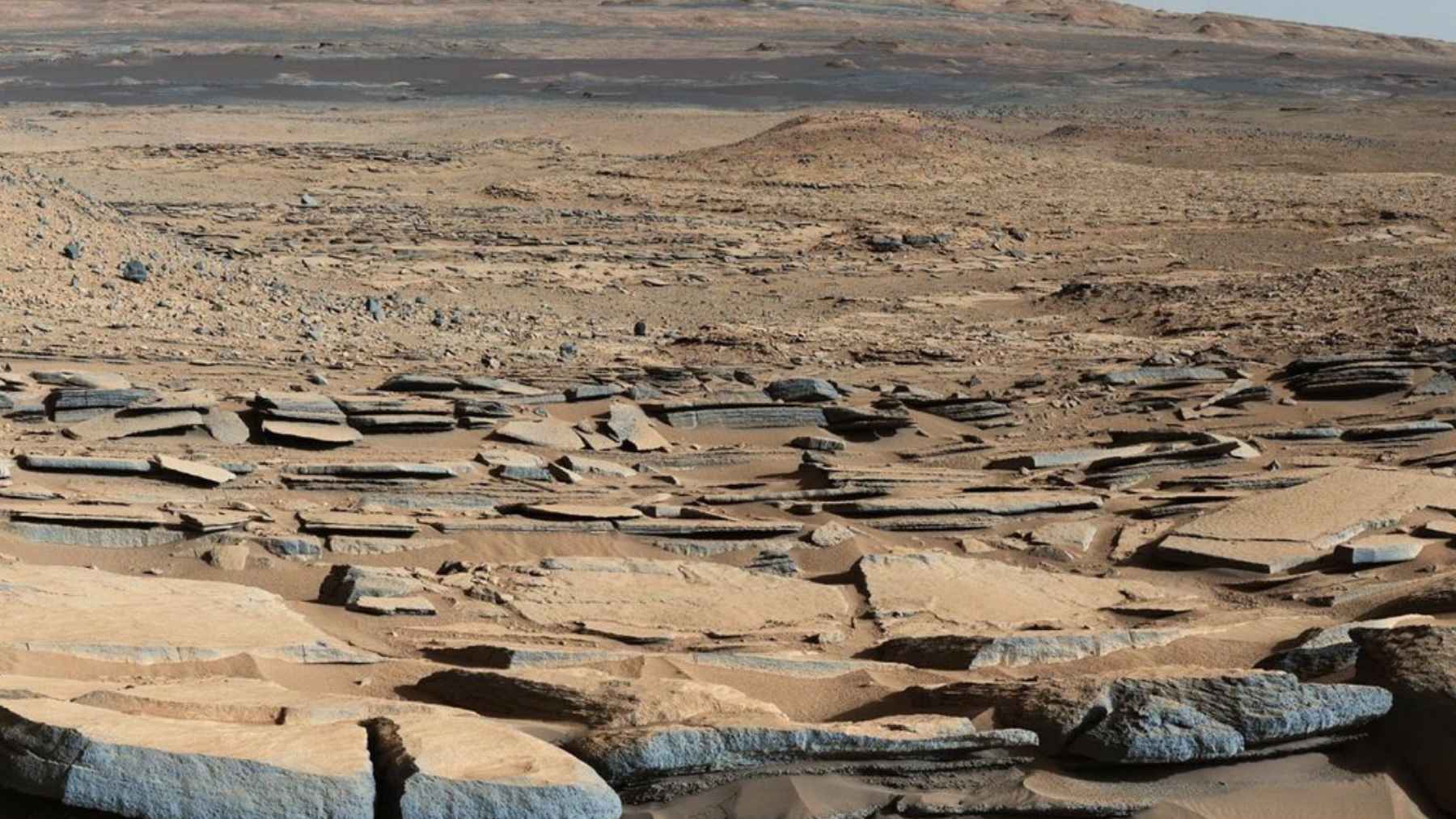 NASA explores the surface of Mars and finds traces of “ice sheets” dating back 3.6 billion years 1 Rocky surface of Mars in Gale Crater explored by NASA Curiosity rover showing signs of ancient water