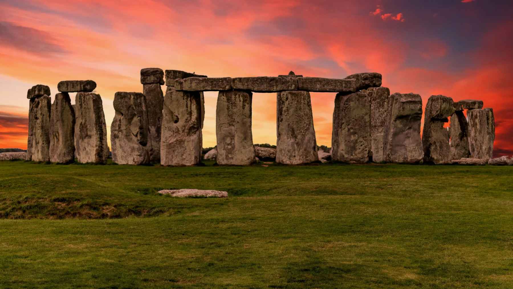 Stonehenge megaliths on Salisbury Plain, where research suggests Neolithic humans transported the massive stones rather than glaciers.