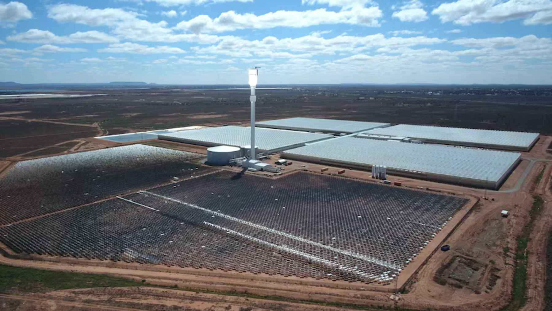 Aerial view of a solar thermal plant with heliostat fields and a central tower, linked to Vast Renewables’ Port Augusta project.