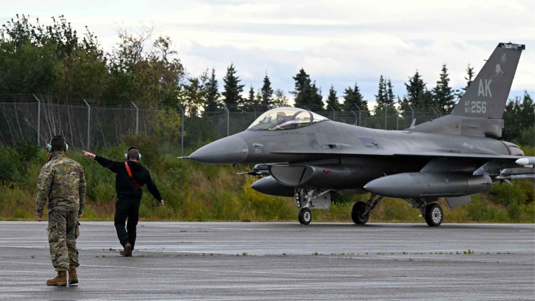U.S. Air Force F-16 fighter jet taxiing in Alaska amid tensions over Canada’s F-35 contract and NORAD