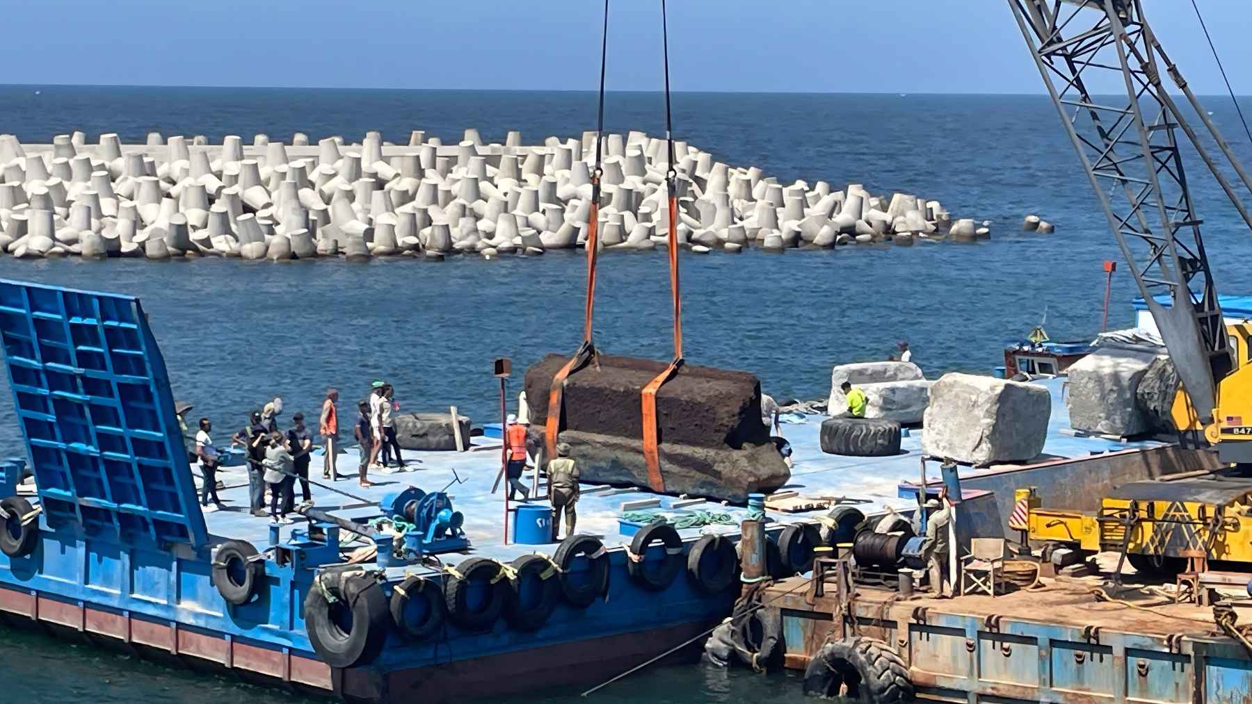 Massive stone block from the Lighthouse of Alexandria being lifted from the sea during the PHAROS archaeology project