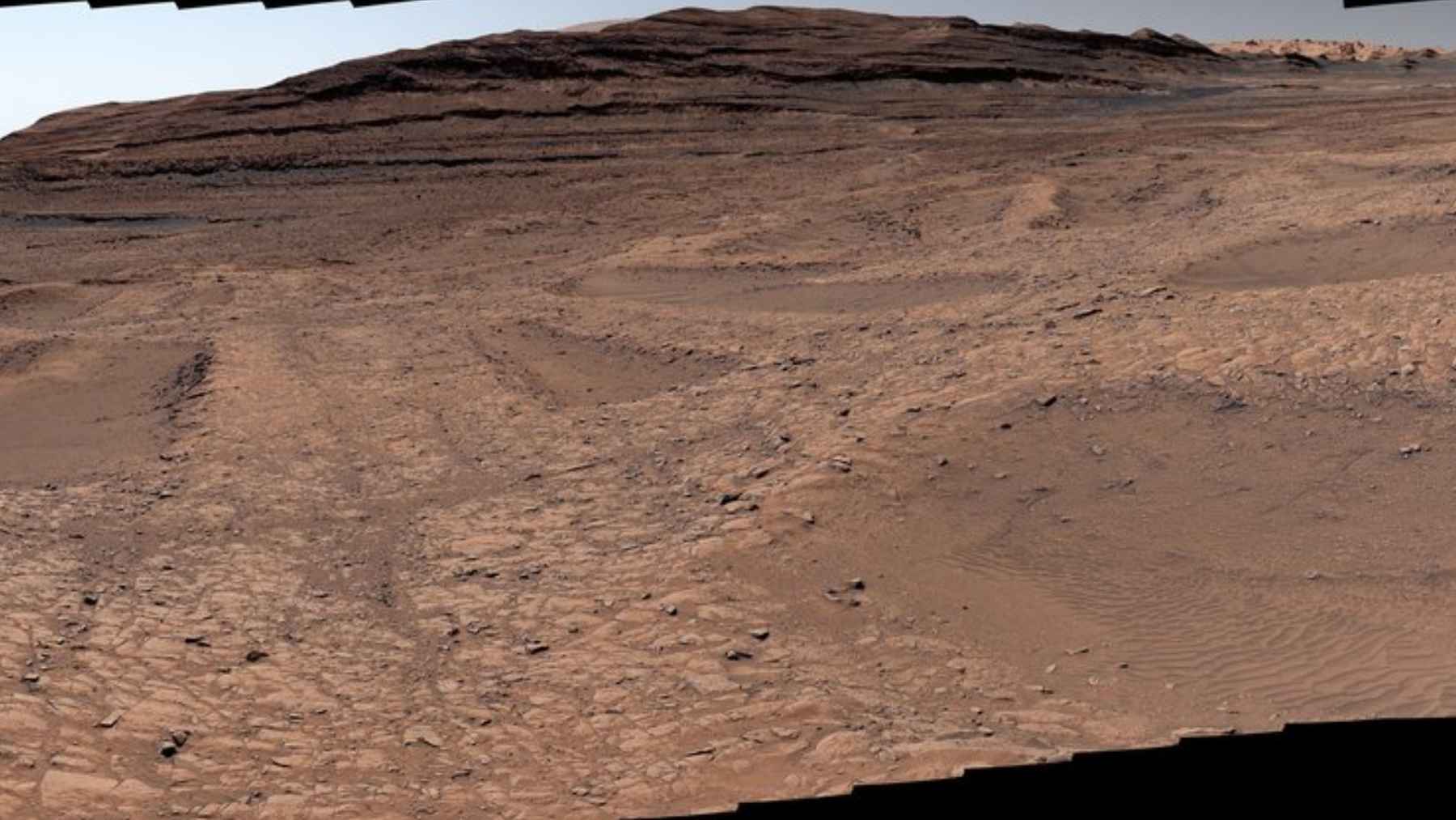 Boxwork ridge patterns on Mars surface explored by Curiosity rover in Gale Crater