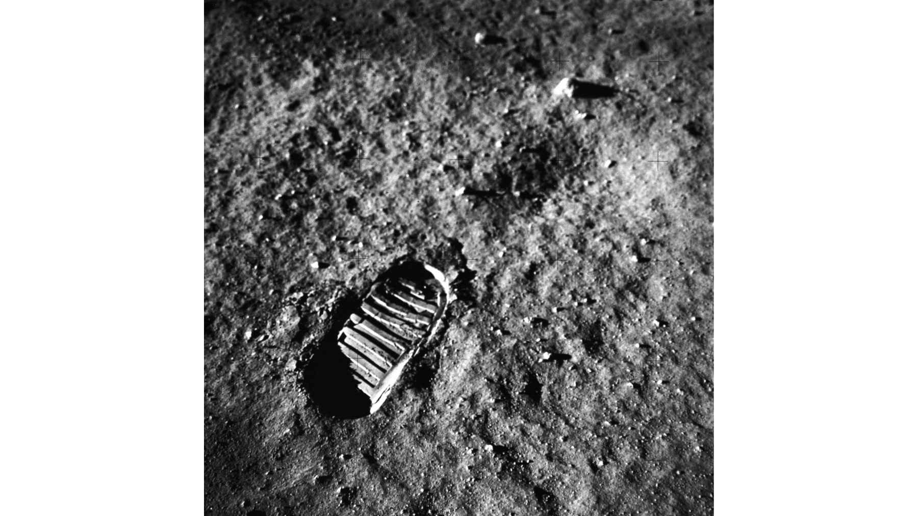 Apollo astronaut footprint preserved in lunar soil that may contain particles from Earth’s ancient atmosphere