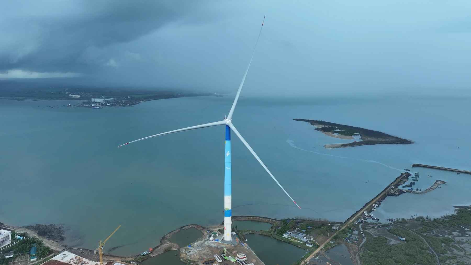 China’s massive 20MW wind turbine installed in Hainan during offshore renewable energy testing