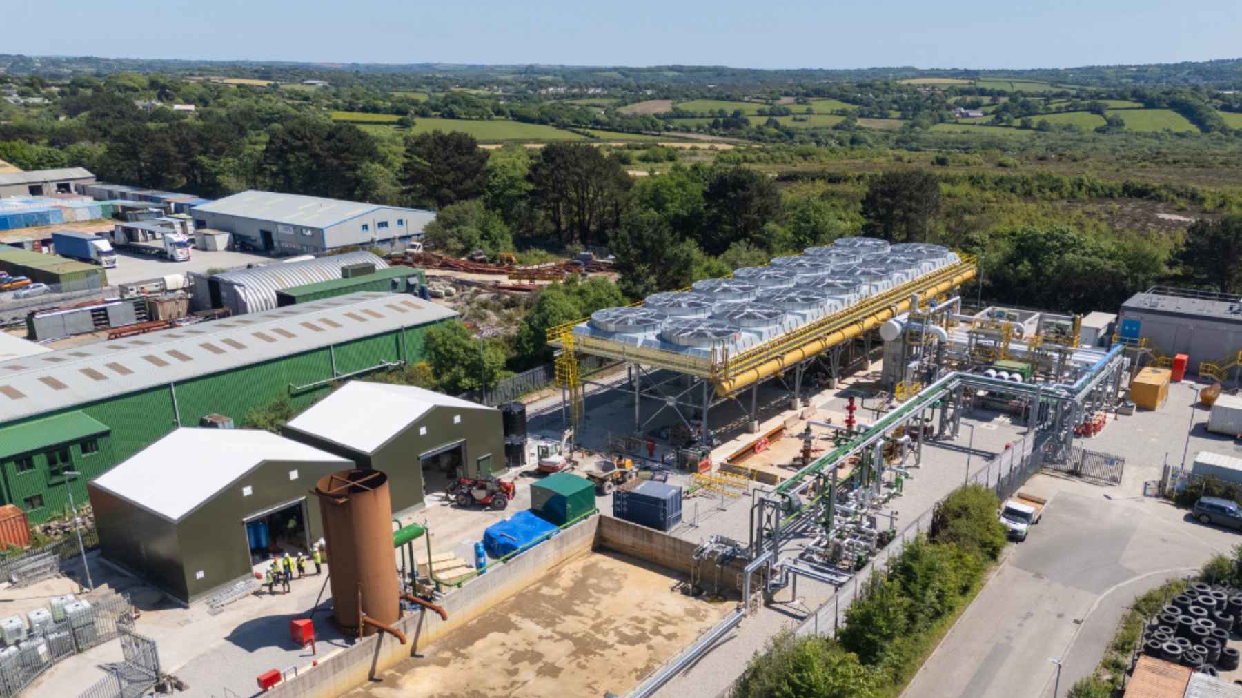 The United Kingdom has drilled five kilometers underground and found a real alternative to oil, bringing an old energy dream closer to the surface 1 Aerial view of the United Downs geothermal and lithium extraction plant in Cornwall, England