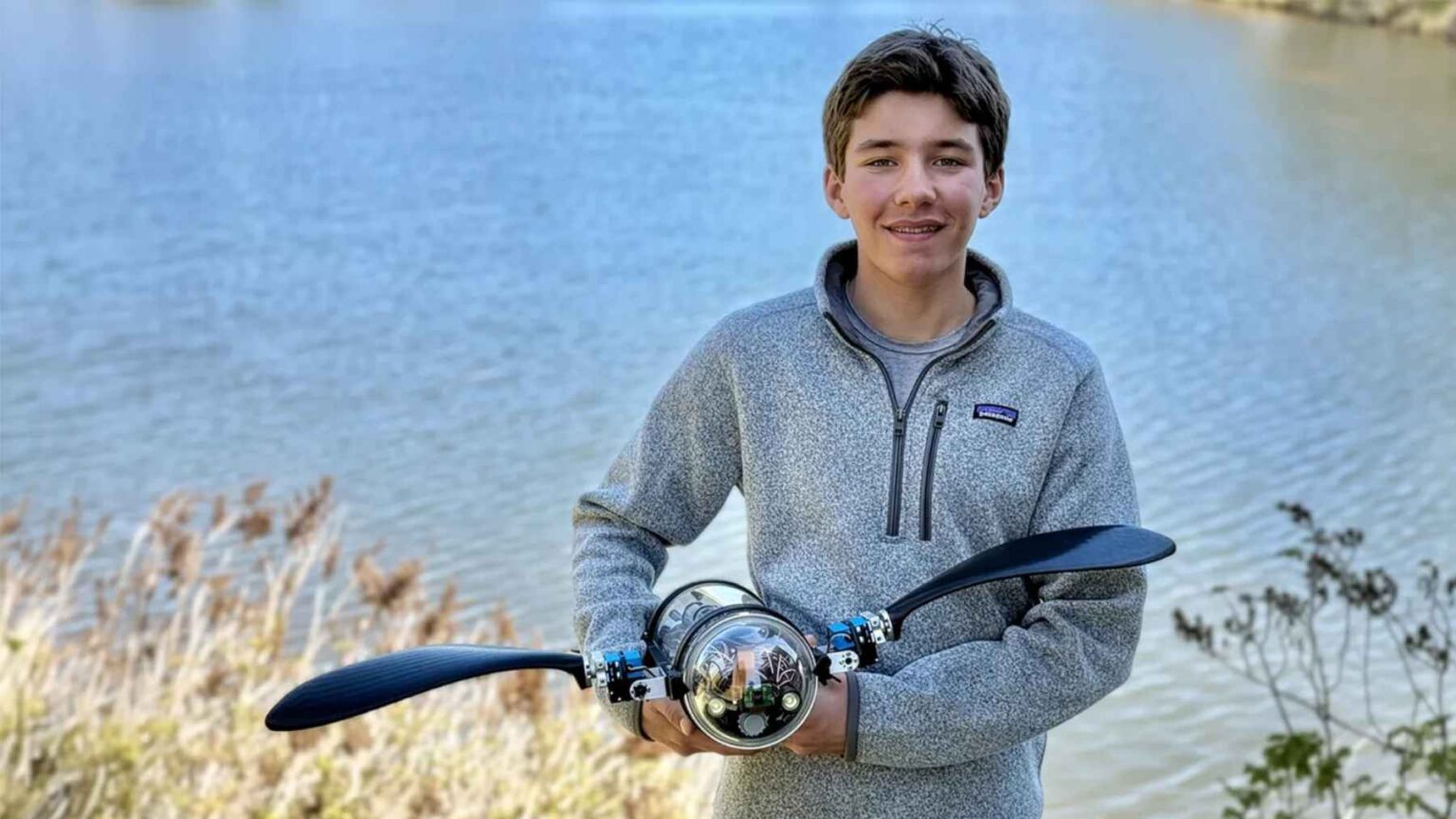 15-year-old Ontario built a bionic underwater “robot turtle
