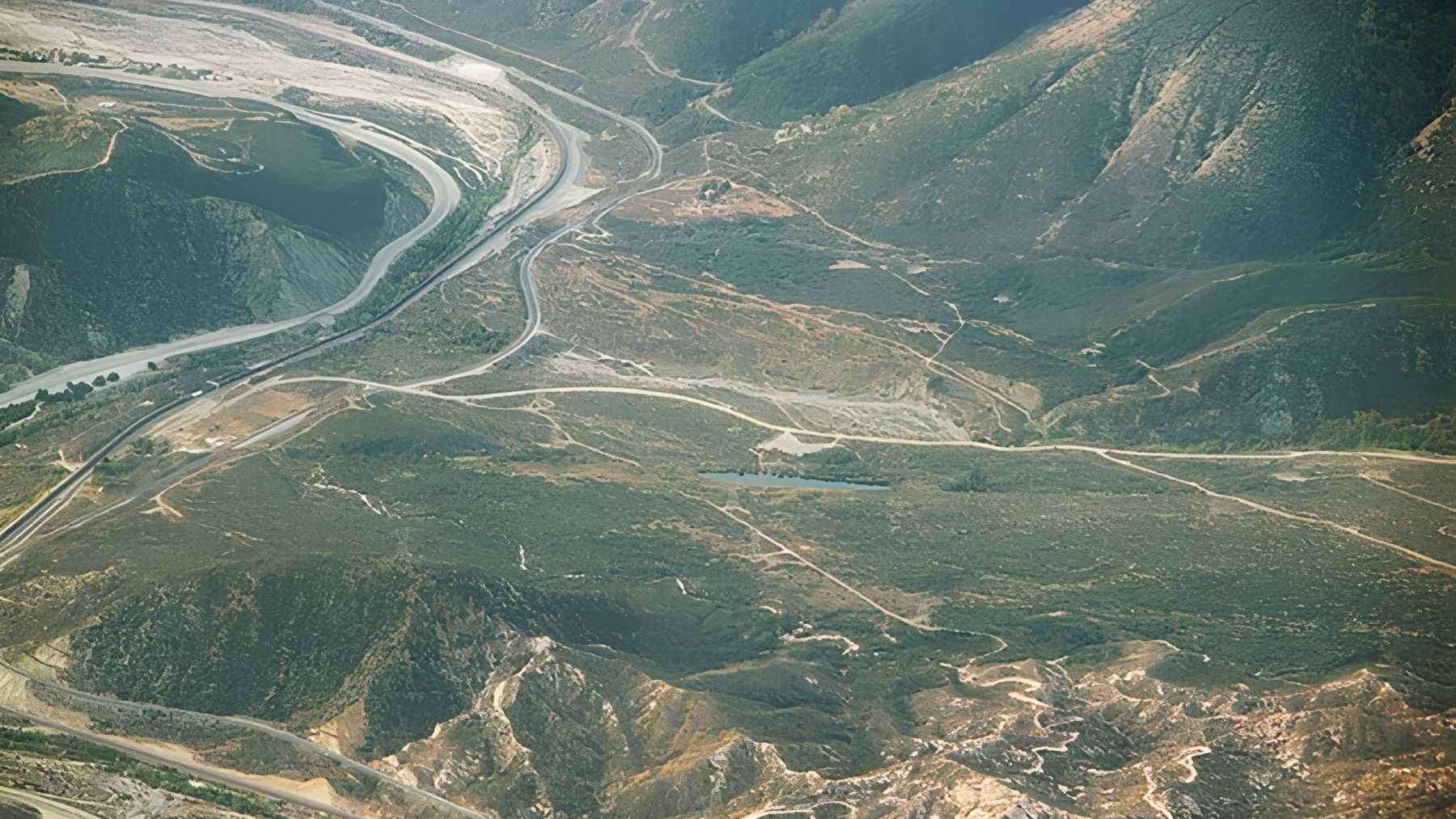 The San Andreas Fault just hit its highest stress level in a millennium, and California’s nerves are jangling 1 Aerial view of Cajon Pass in Southern California, where major fault systems and critical transport routes converge