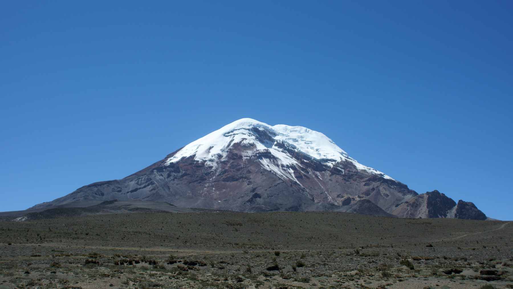 Mount Everest is the highest above sea level, but Ecuador’s Chimborazo sits farther from Earth’s center, making it the planet’s true “closest point to space” 1 A side-by-side comparison showing the Earth's equatorial bulge and how Chimborazo's proximity to the equator makes its summit farther from the Earth's center than Everest's.