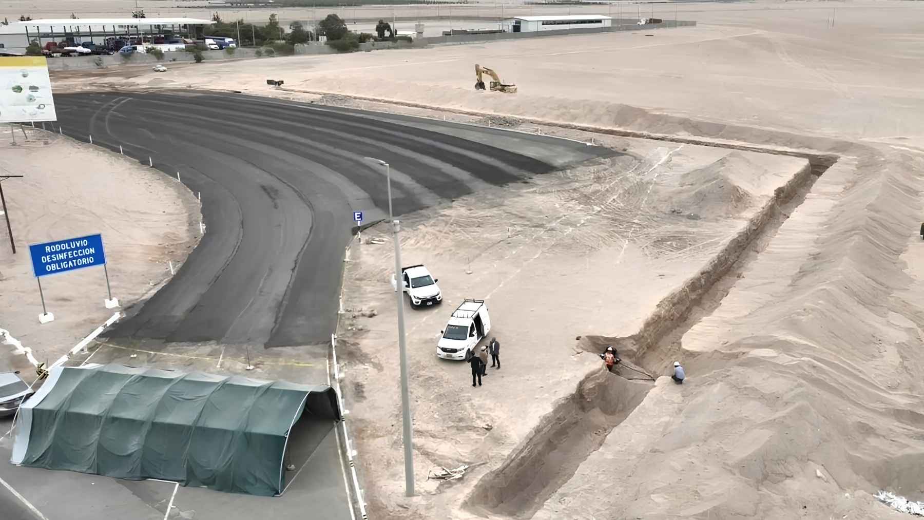 Trench construction at Santa Rosa border crossing in Tacna, Peru, built to organize truck traffic near Chile border.