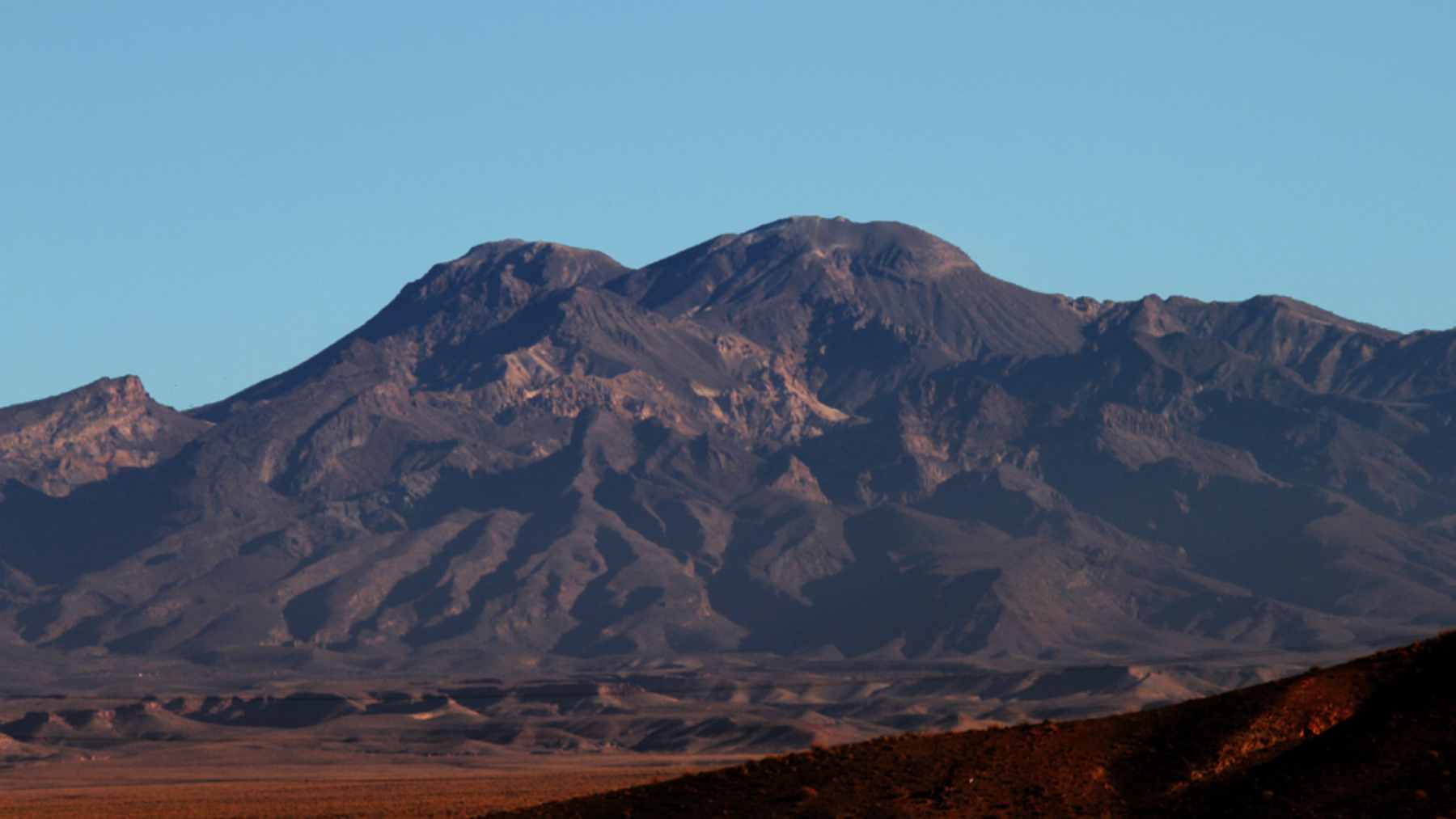 A satellite radar image overlay showing ground elevation changes at the summit of Taftan volcano in southeastern Iran.