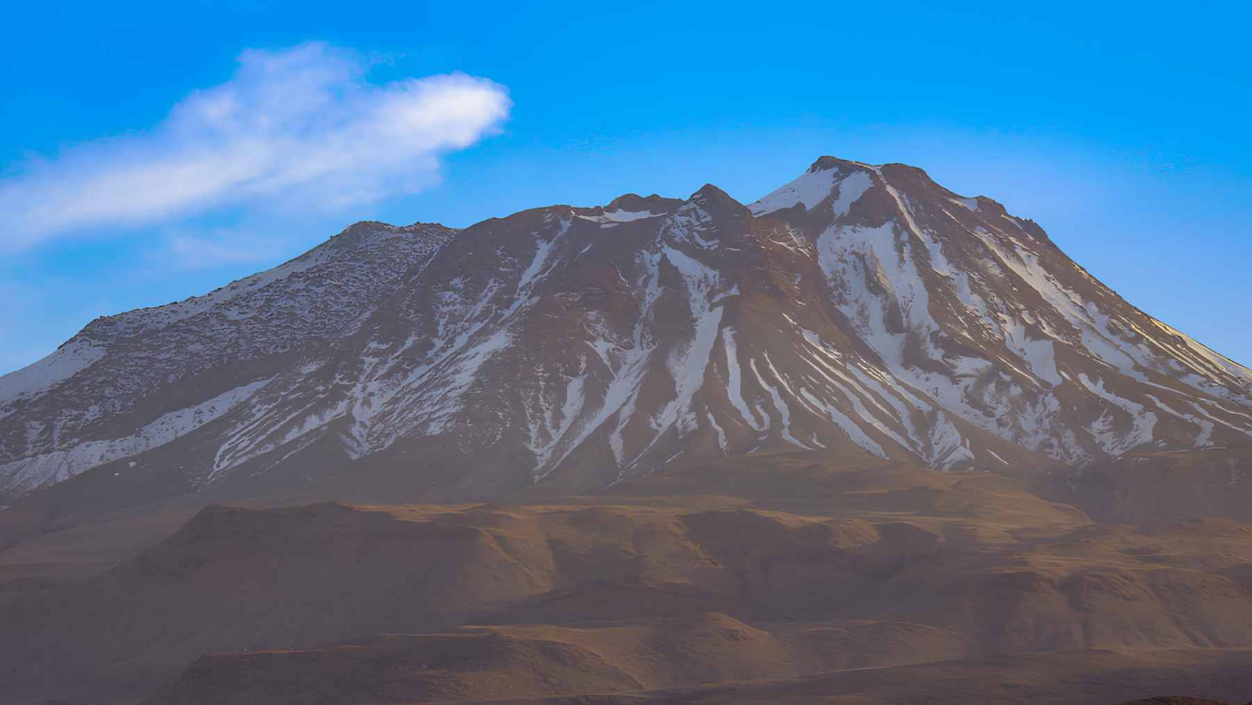 A satellite radar image overlay showing ground elevation changes at the summit of Taftan volcano in southeastern Iran.