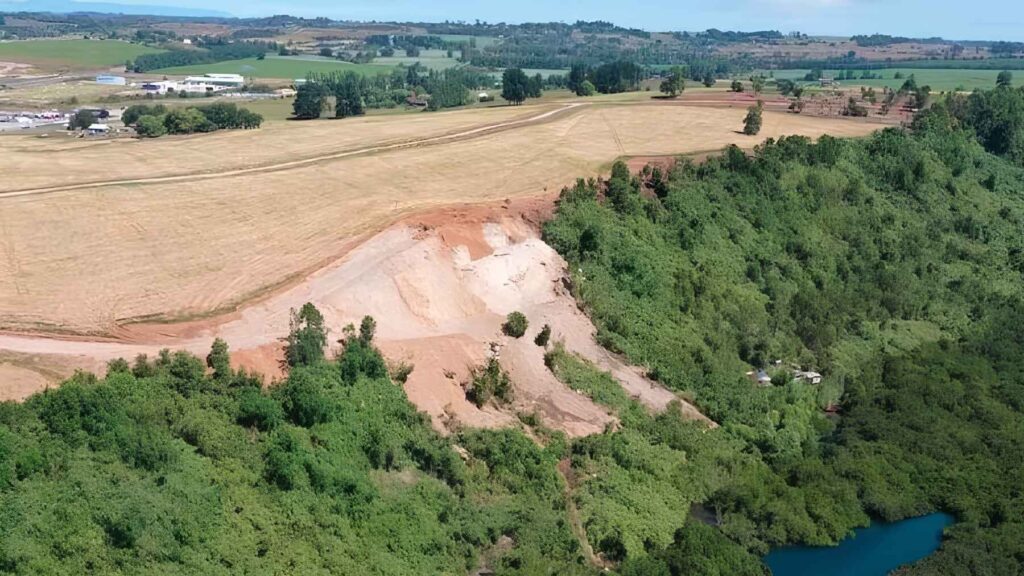 Cleared land and erosion near the Maullín River in Chile linked to a rural real estate subdivision project