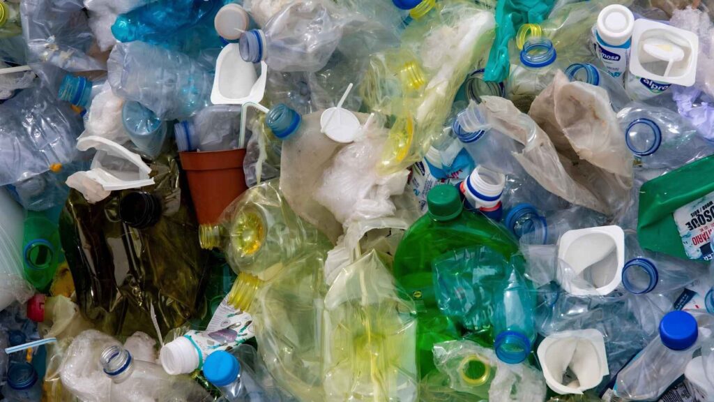Mixed plastic waste containing PET, polyethylene, and polypropylene before conversion into high-purity hydrogen.
