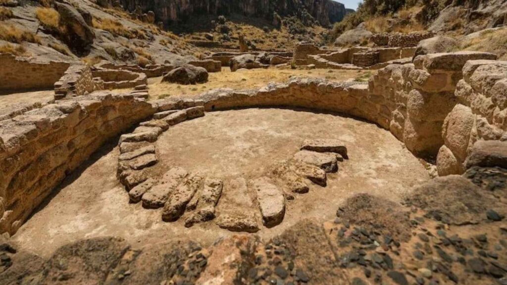 Ancient stone structures at the T’aqrachullo Inca citadel in Peru, a high-Andean archaeological site with hundreds of preserved buildings and ceremonial remains.