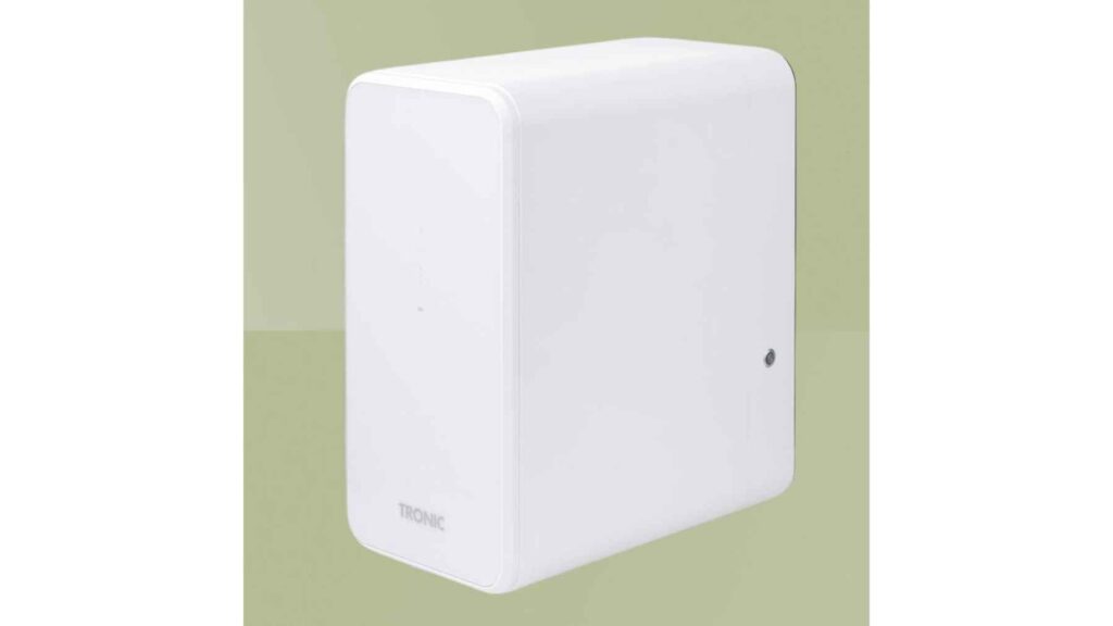 Tronic 2.24 kWh home battery for balcony solar systems, designed to store electricity generated by residential solar panels.