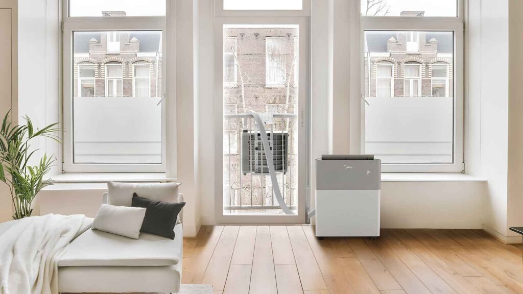 Midea portable split air conditioner installed in a European apartment during a summer heatwave.