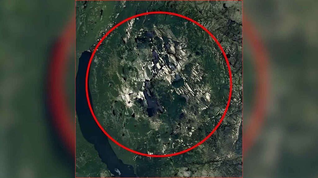 Google Maps satellite image highlighting the circular outline of the Uhackatik meteorite crater in Quebec.