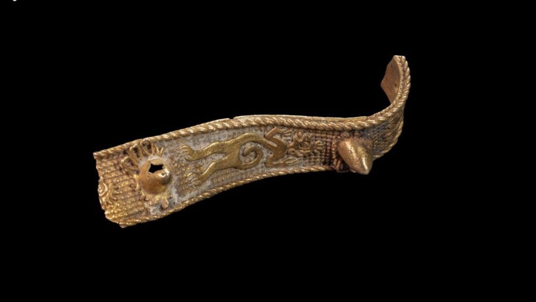 Gold bracelet fragment with a spider monkey returned to Mexico