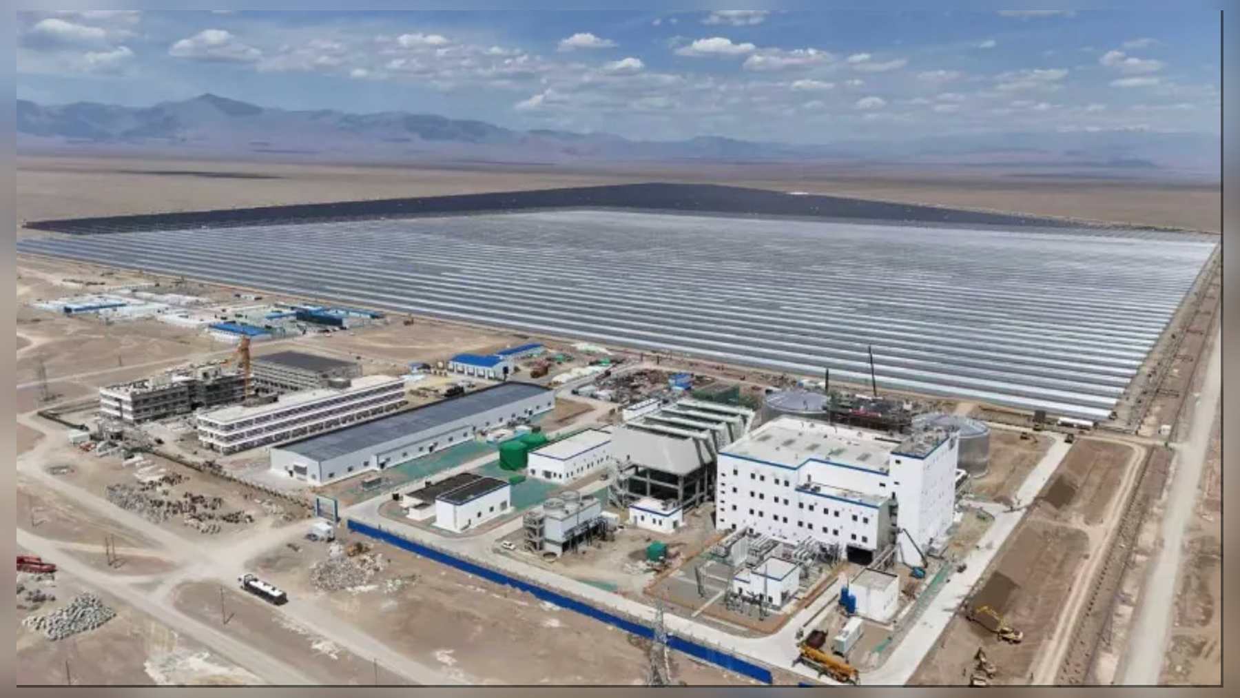 Aerial view of the molten salt solar thermal plant and its linear Fresnel mirror field at China Three Gorges' Hami complex in Xinjiang