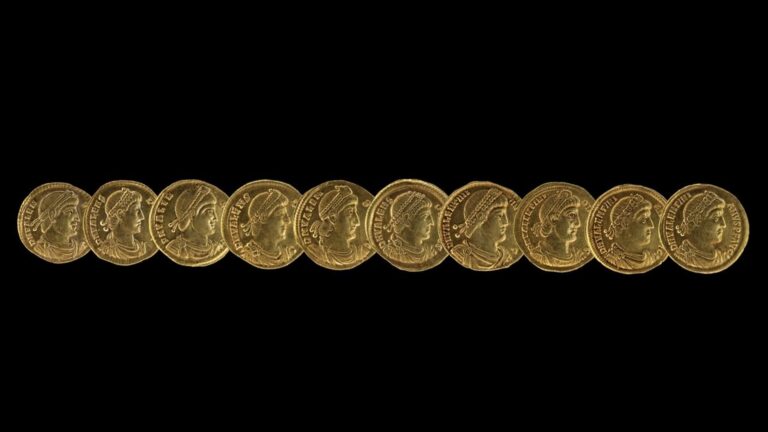 Roman gold coins from the Holzthum hoard in Luxembourg laid out in a row