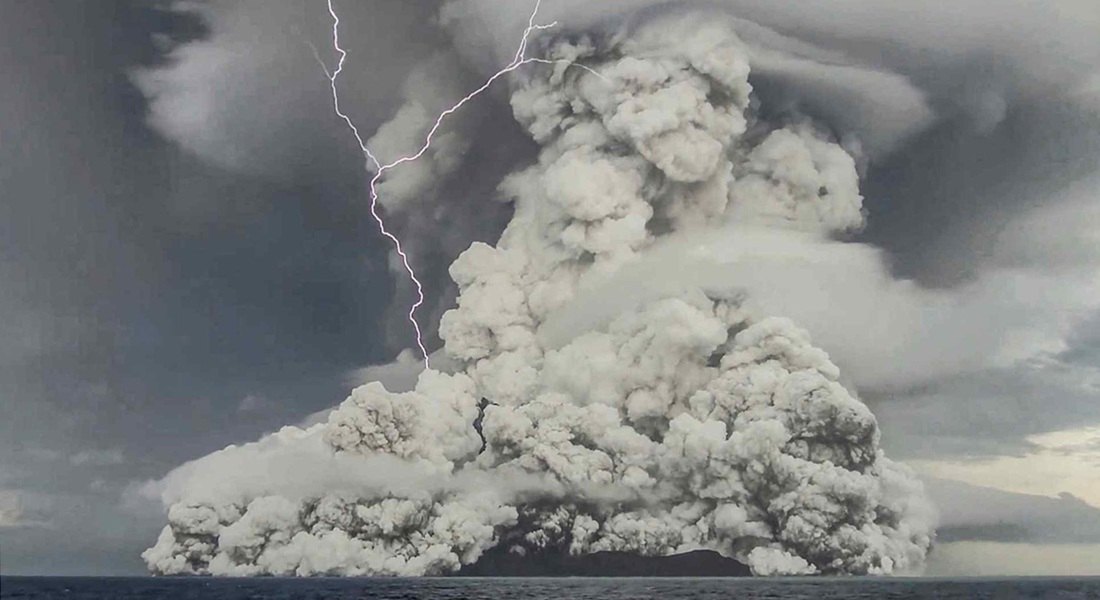 Ash column and lightning over the sea during the Hunga Tonga eruption on January 15, 2022