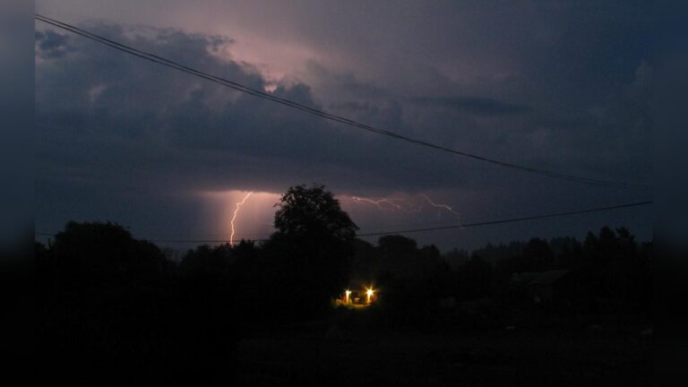 Lightning bolt below storm clouds over Uppsala County, Sweden, in 2003, a peak year for high-speed solar wind and lightning in the study