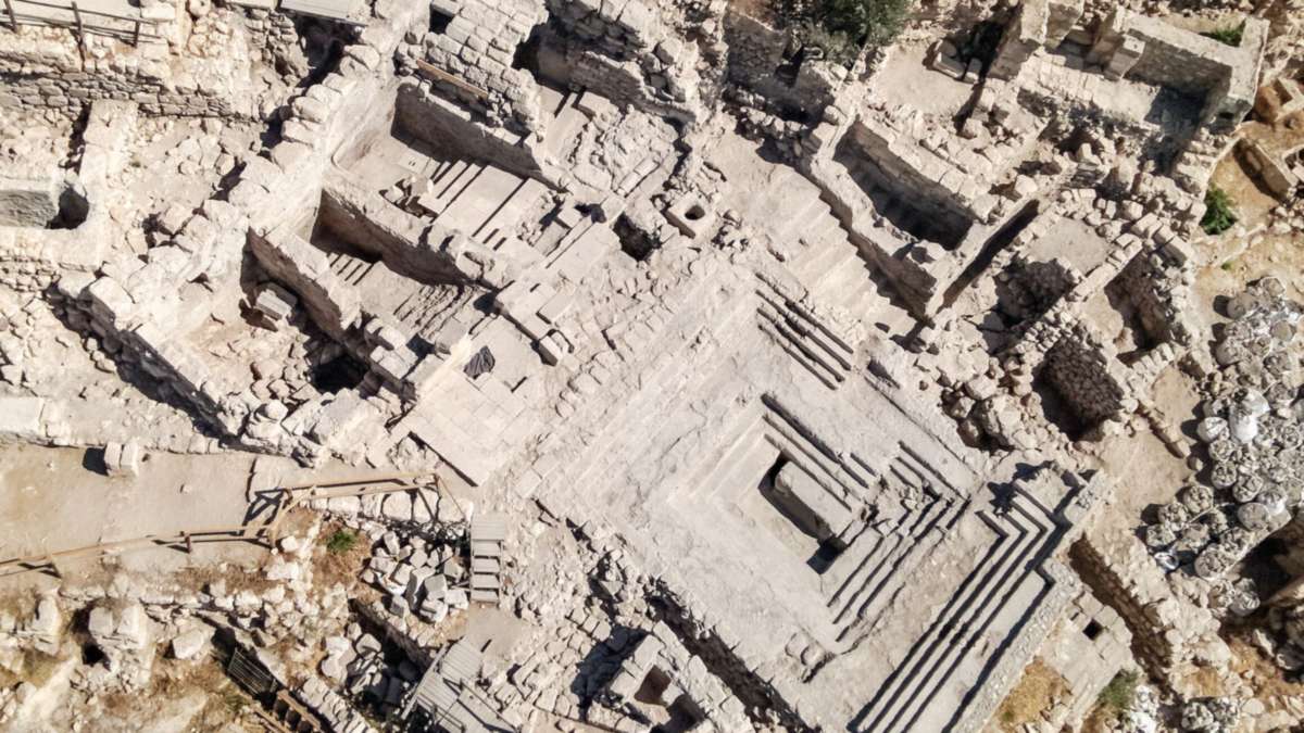 Aerial view of the purification complex at the foot of the Temple Mount in Jerusalem, with the stepped pool and the ritual bath rooms
