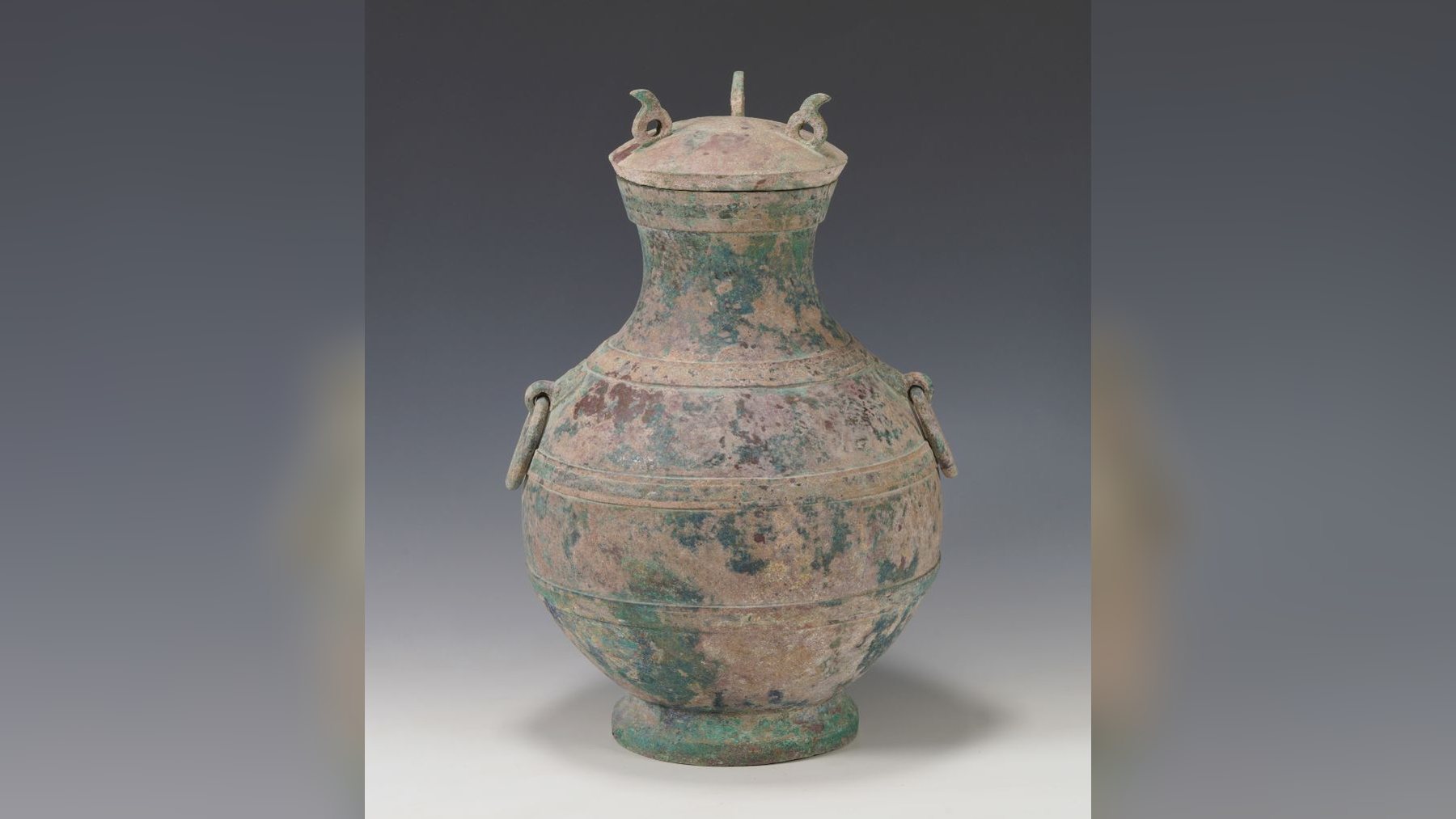 Lidded bronze vessel with ring handles from the Qin royal cemetery linked to Queen Dowager Huayang near Xi'an